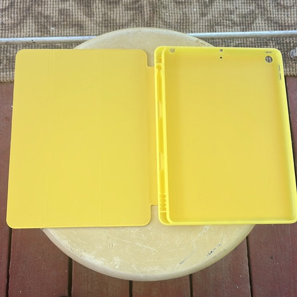 Yellow Full Size Plastic Tablet Case NWT (10.2 “) - Picture 3 of 4